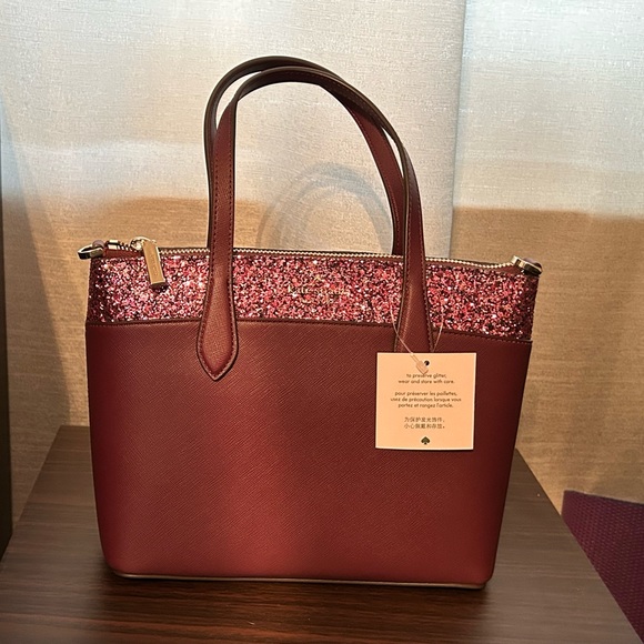Kate spade 
Flash glitter satchel 
Cherrywood 
New with tags/original packaging - Picture 3 of 4